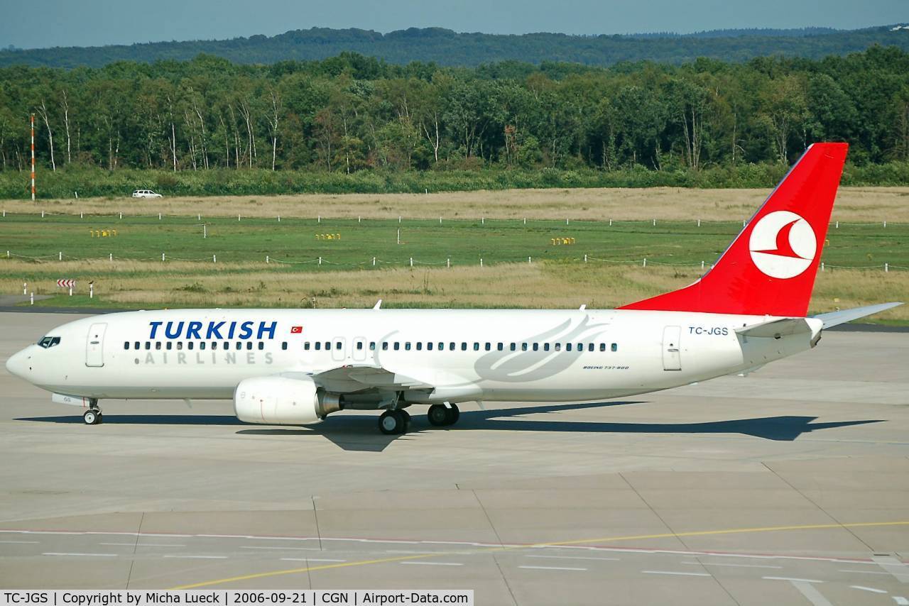 TC-JGS, 2006 Boeing 737-8F2 C/N 34416, Taxiing to the gate