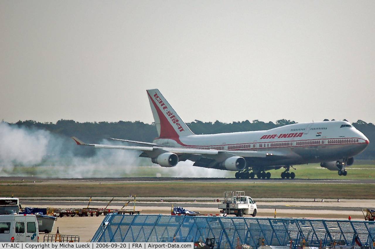 VT-AIC, 1989 Boeing 747-4B5 C/N 24198, Burning rubber in Frankfurt