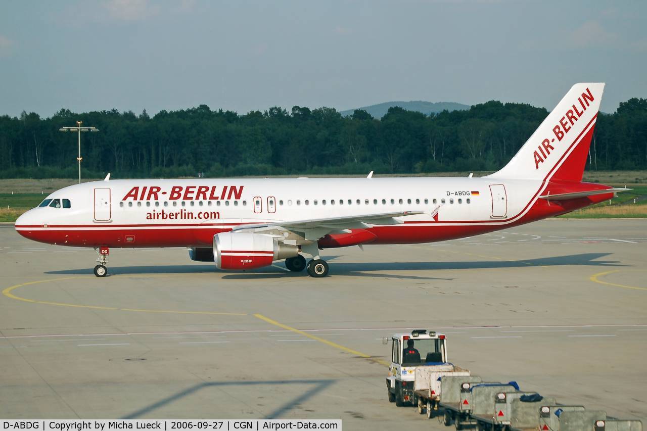 D-ABDG, 1999 Airbus A320-214 C/N 2835, Taxiing to the gate