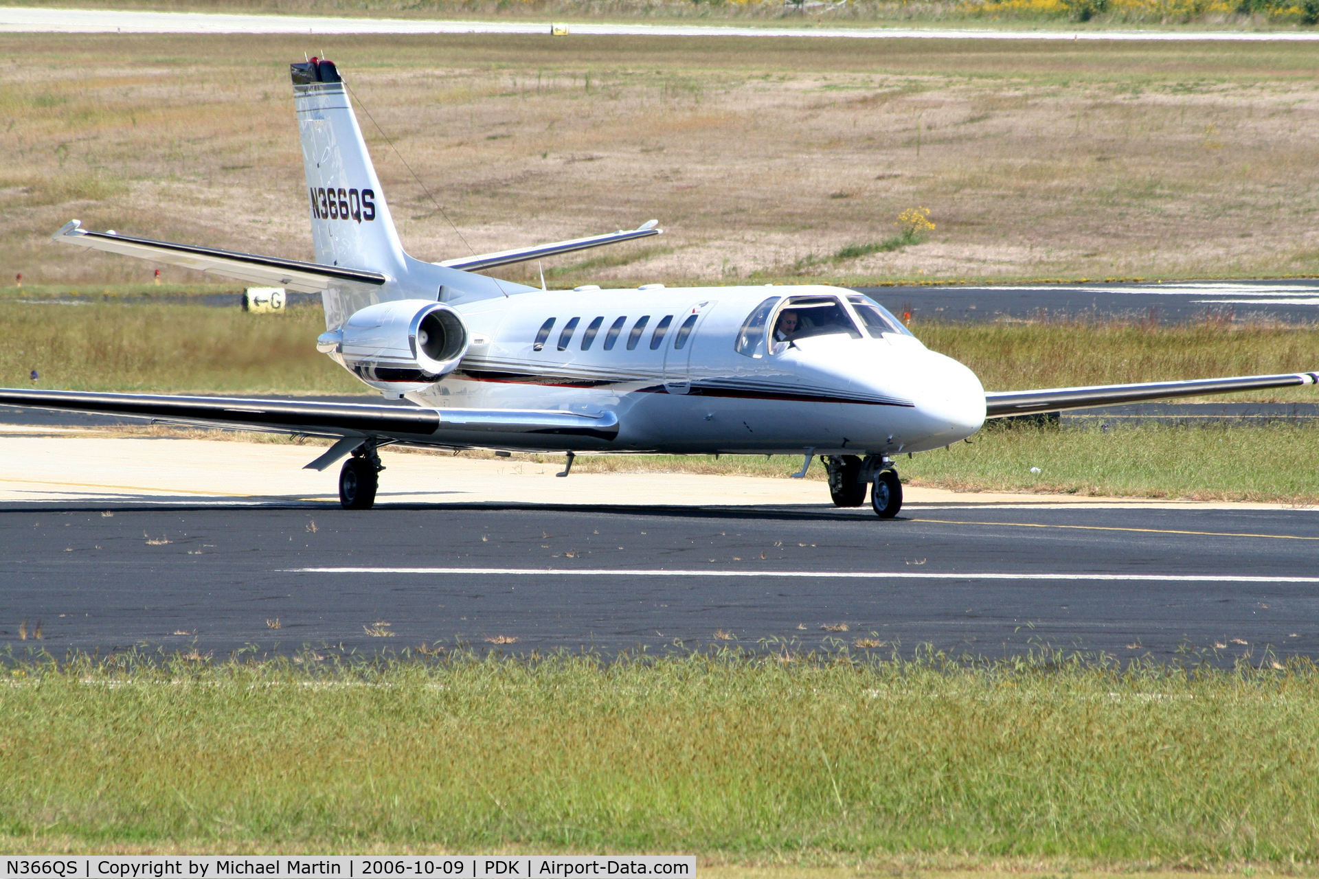 N366QS, 1998 Cessna 560 Citation Ultra C/N 560-0466, Taxing to Runway 2R