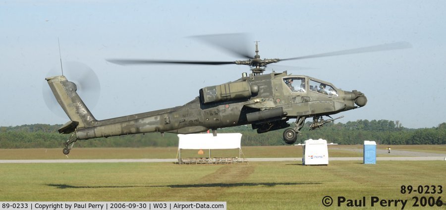 89-0233, 1989 McDonnell Douglas AH-64A Apache C/N PV635, The Apache settles into her static spot