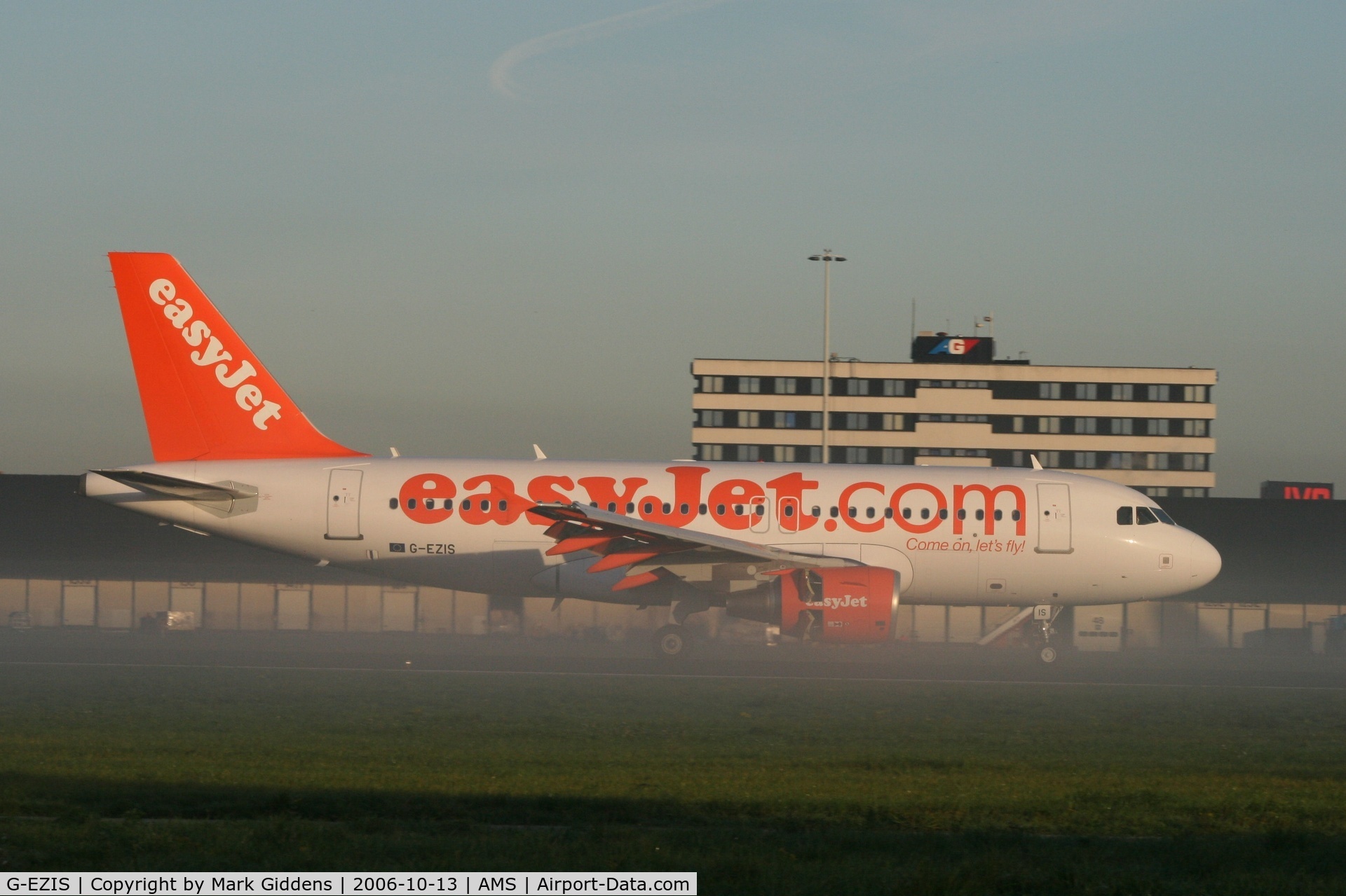 G-EZIS, 2005 Airbus A319-111 C/N 2528, Easyjet A319 in early morning ground mist