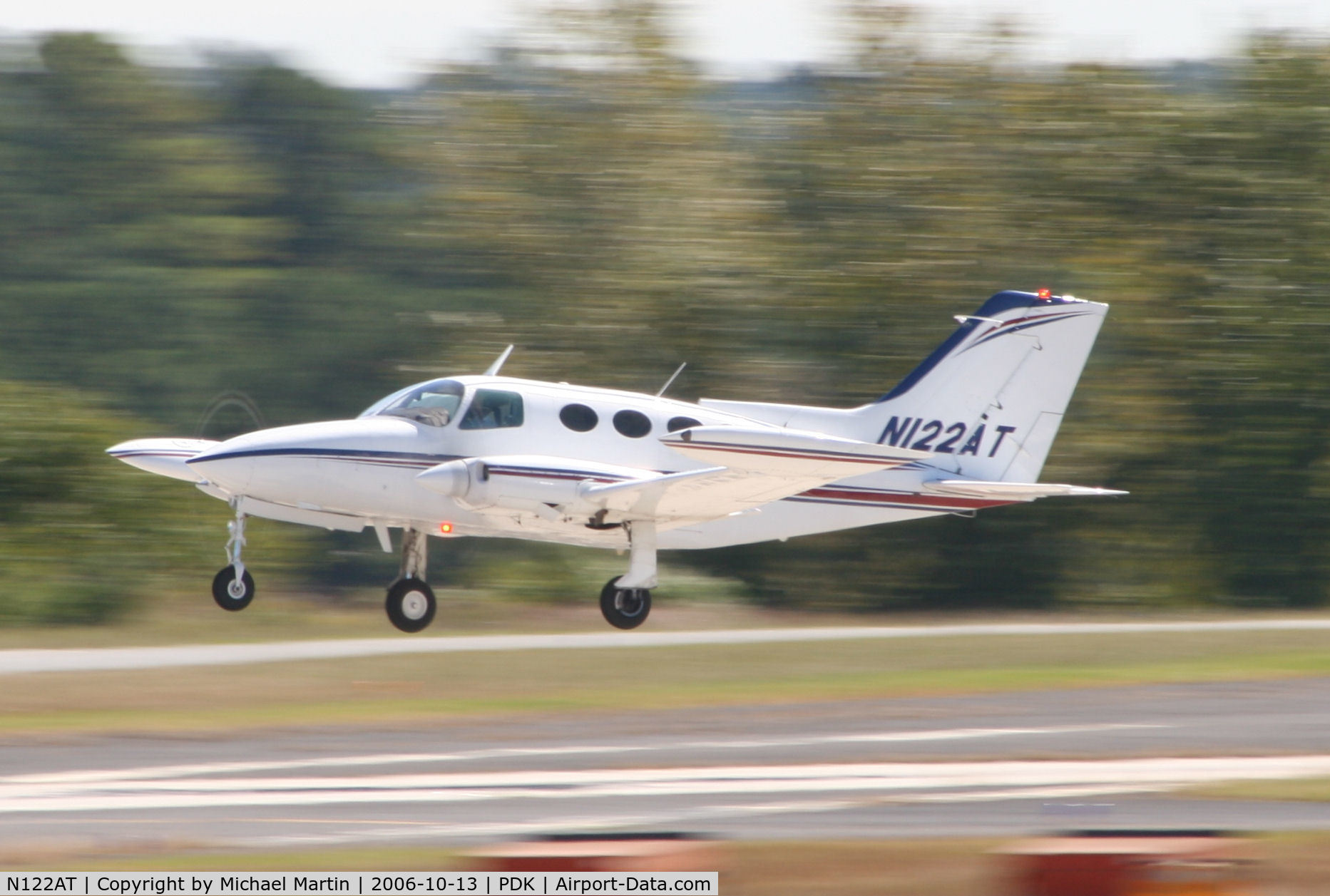 N122AT, 1970 Cessna 401B C/N 401B0042, Departing PDK enroute to DTS