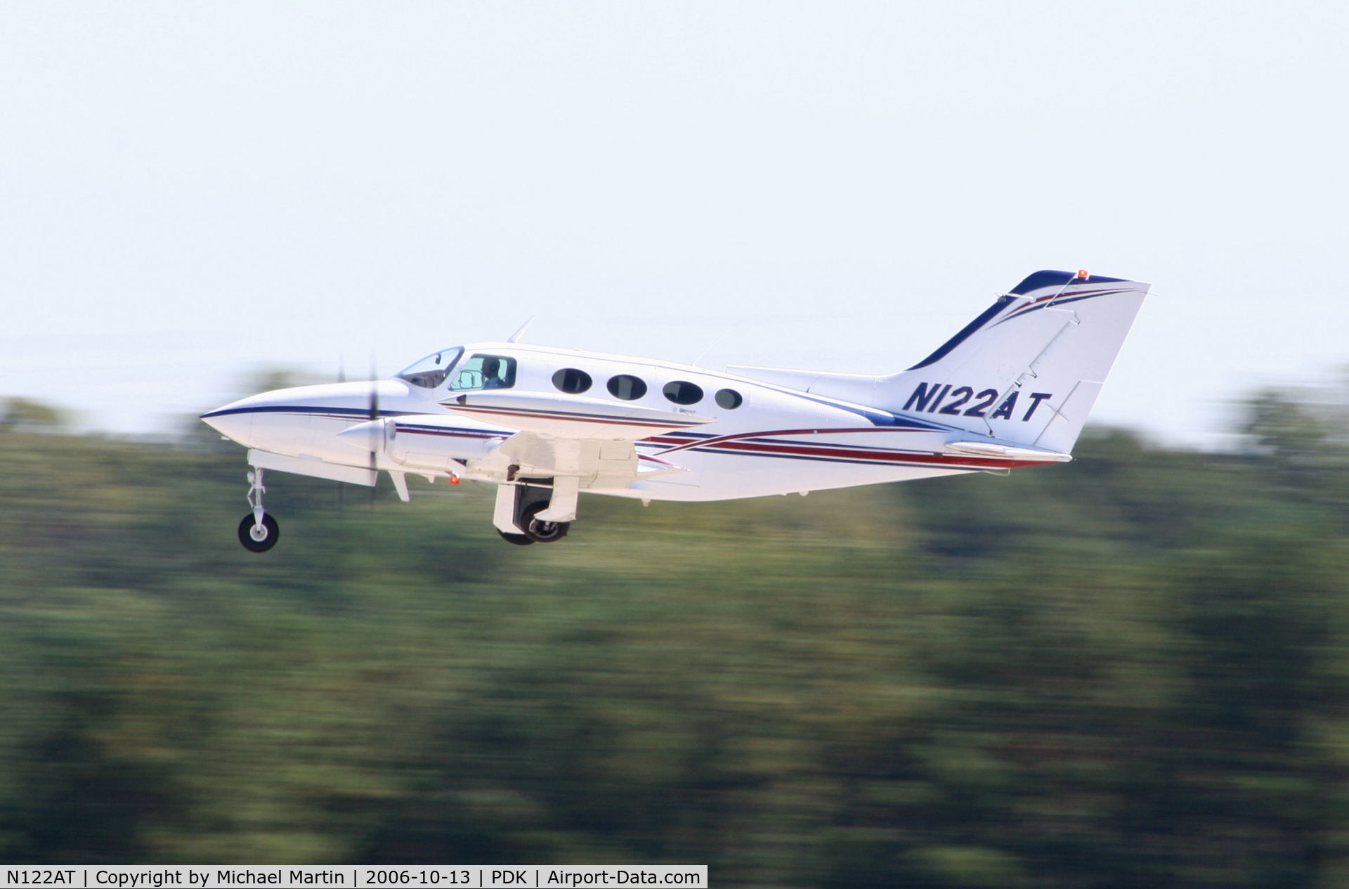 N122AT, 1970 Cessna 401B C/N 401B0042, Departing PDK enroute to DTS