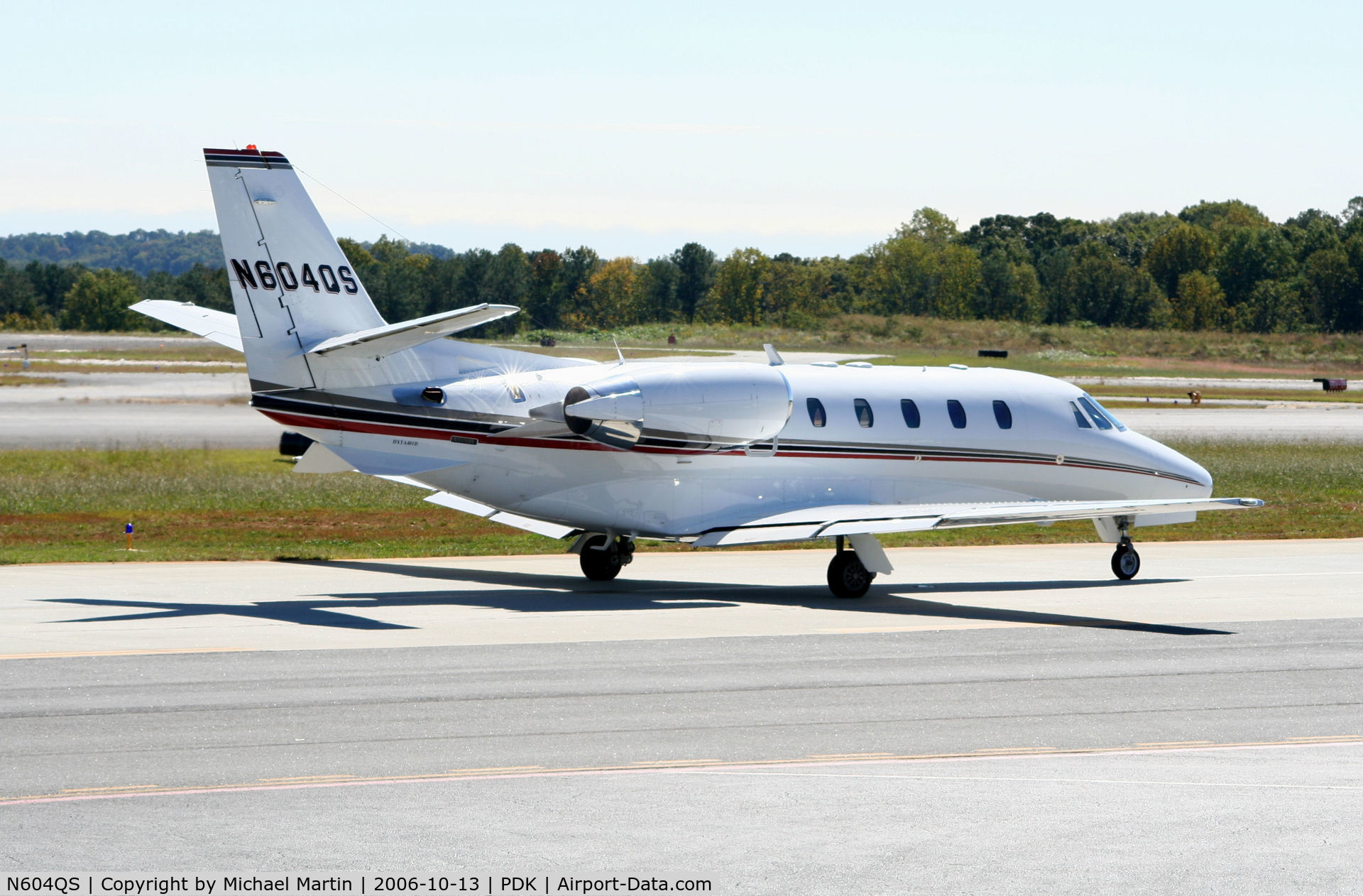 N604QS, 2001 Cessna 560XL Citation Excel C/N 560-5204, Taxing to Runway 2R