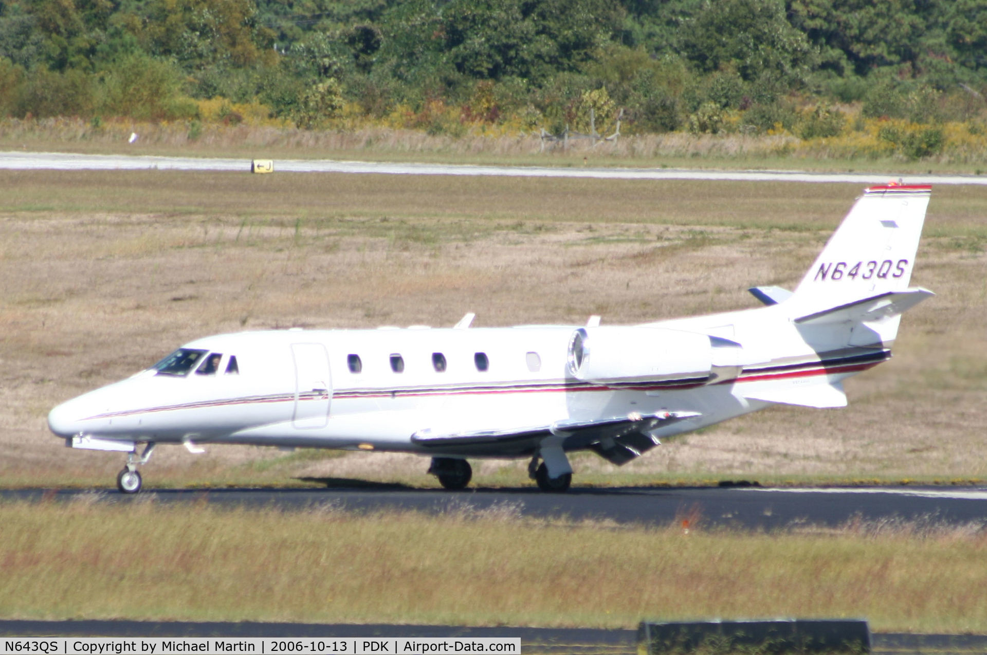N643QS, 2005 Cessna 560XL C/N 560-5588, Taxing to Signature Flight Services