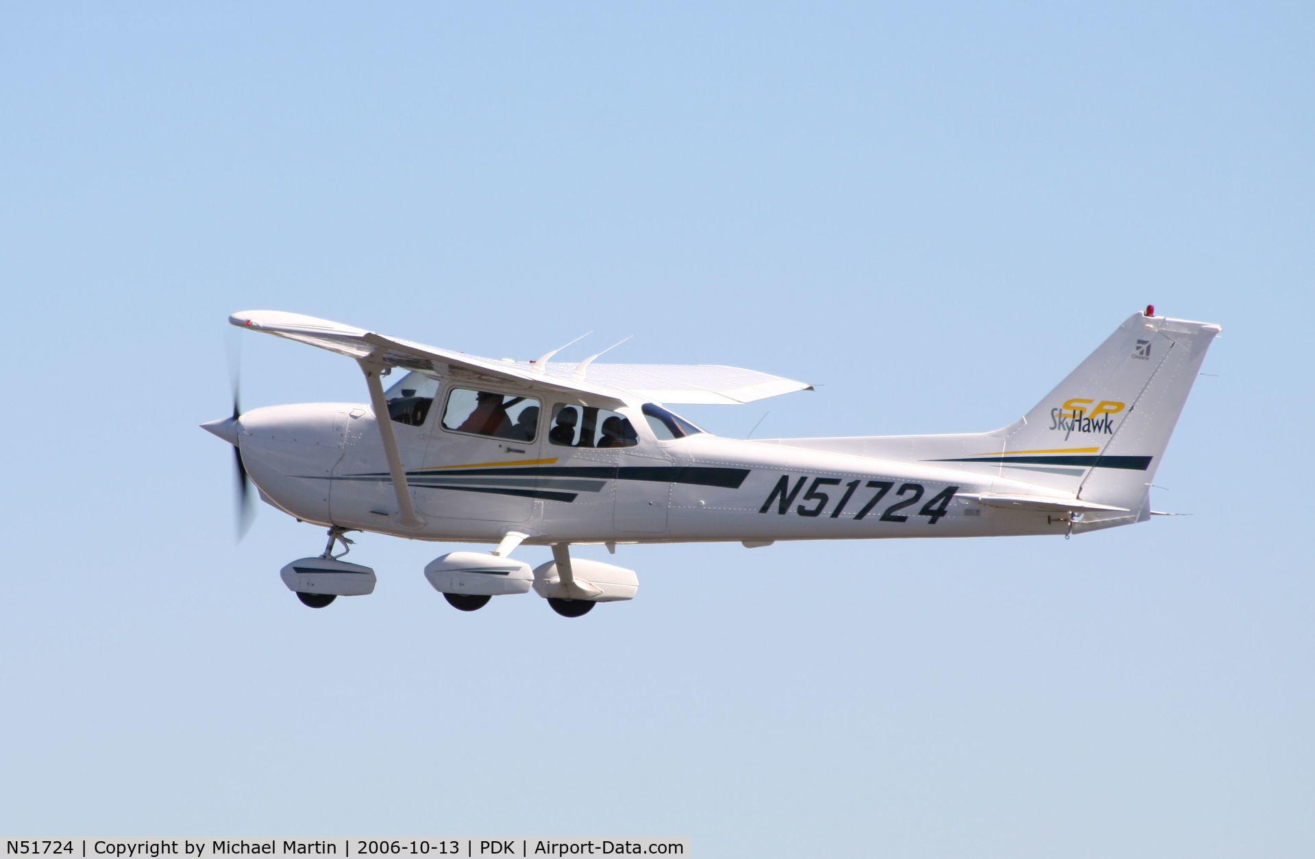 N51724, 2002 Cessna 172S C/N 172S9045, Departing Runway 34