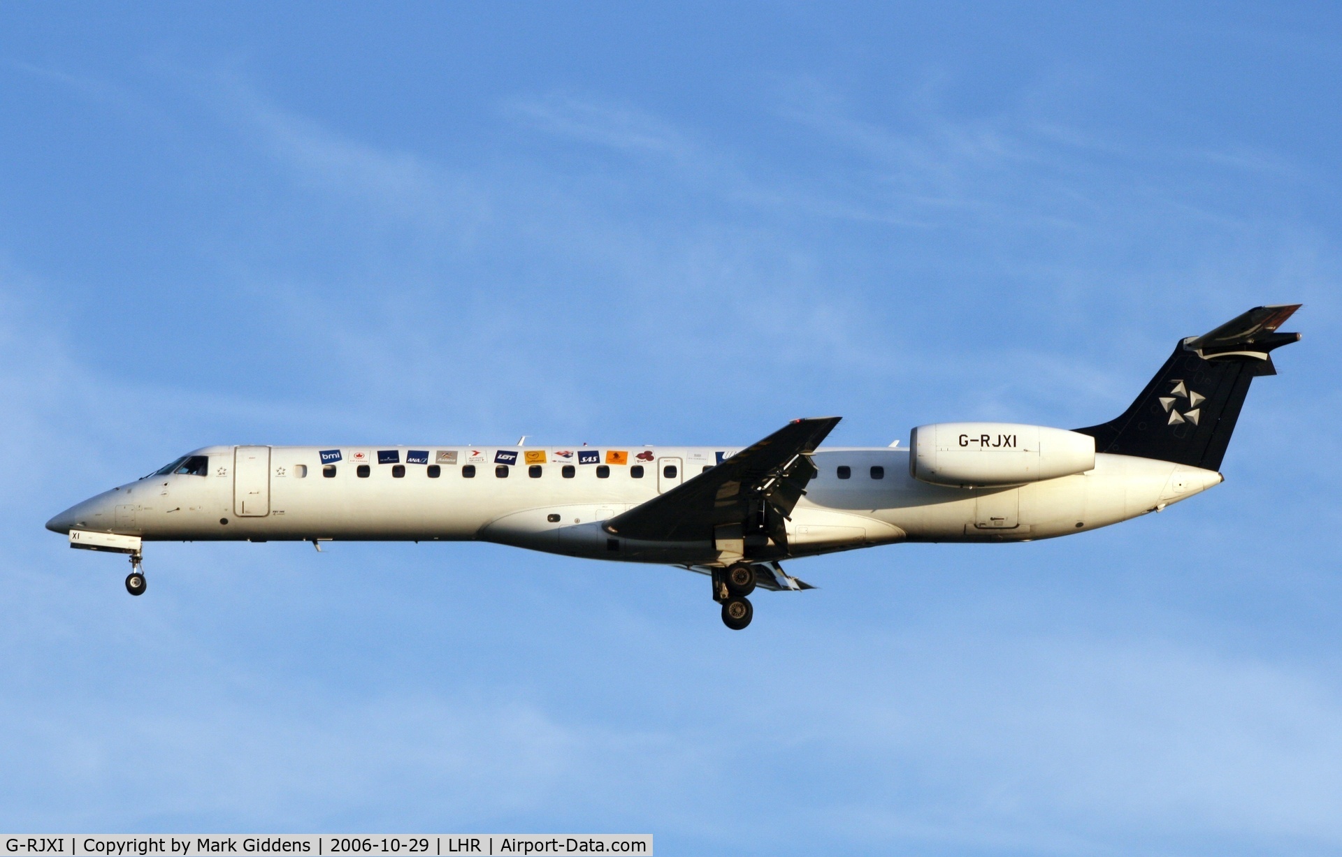 G-RJXI, 2001 Embraer EMB-145EP (ERJ-145EP) C/N 145454, G-RJXI  Embraer 145  BMI Regional in Star Alliance colours