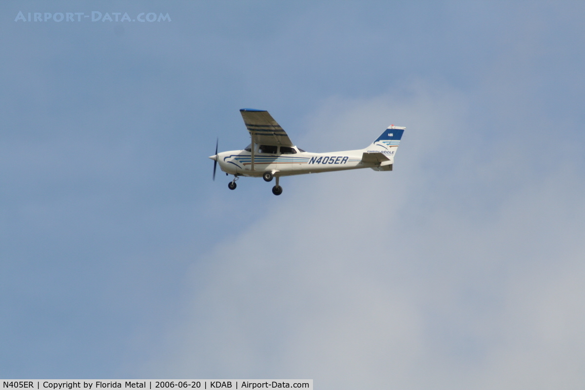 N405ER, 2002 Cessna 172S C/N 172S9155, Embry Riddle Aeronautical University