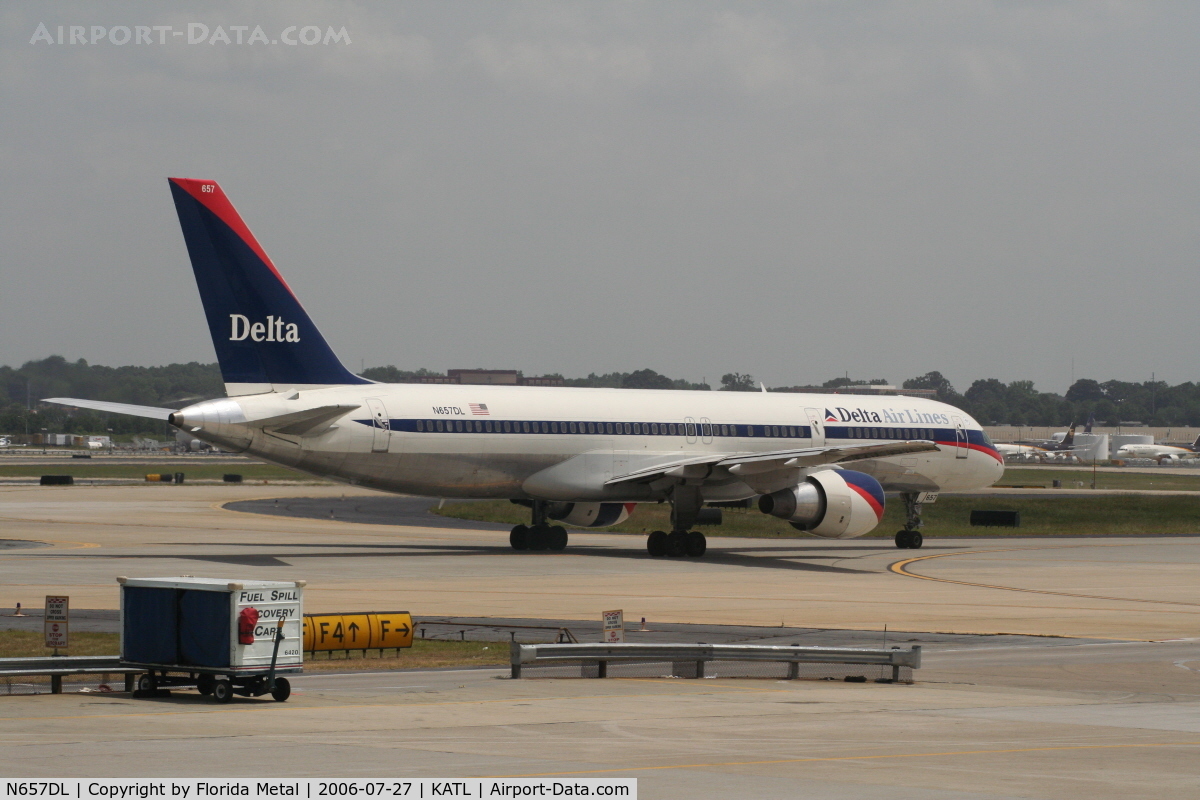 N657DL, 1990 Boeing 757-232 C/N 24419, Old colors