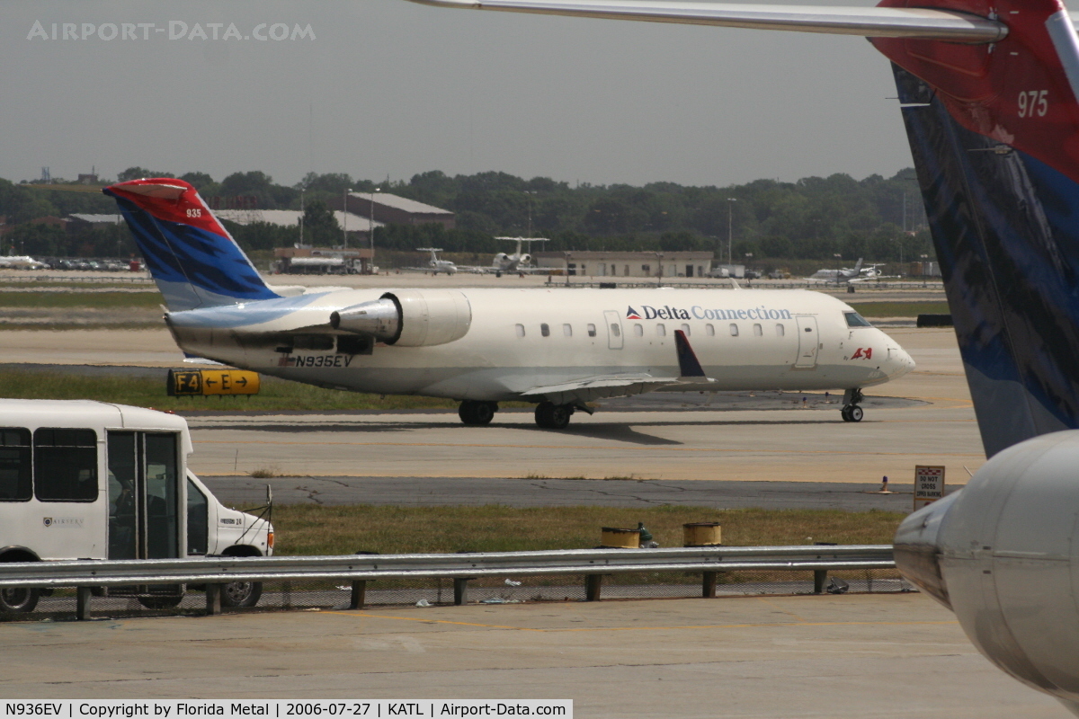 N936EV, 2005 Bombardier CRJ-200ER (CL-600-2B19) C/N 8038, Another CRJ at Atlanta