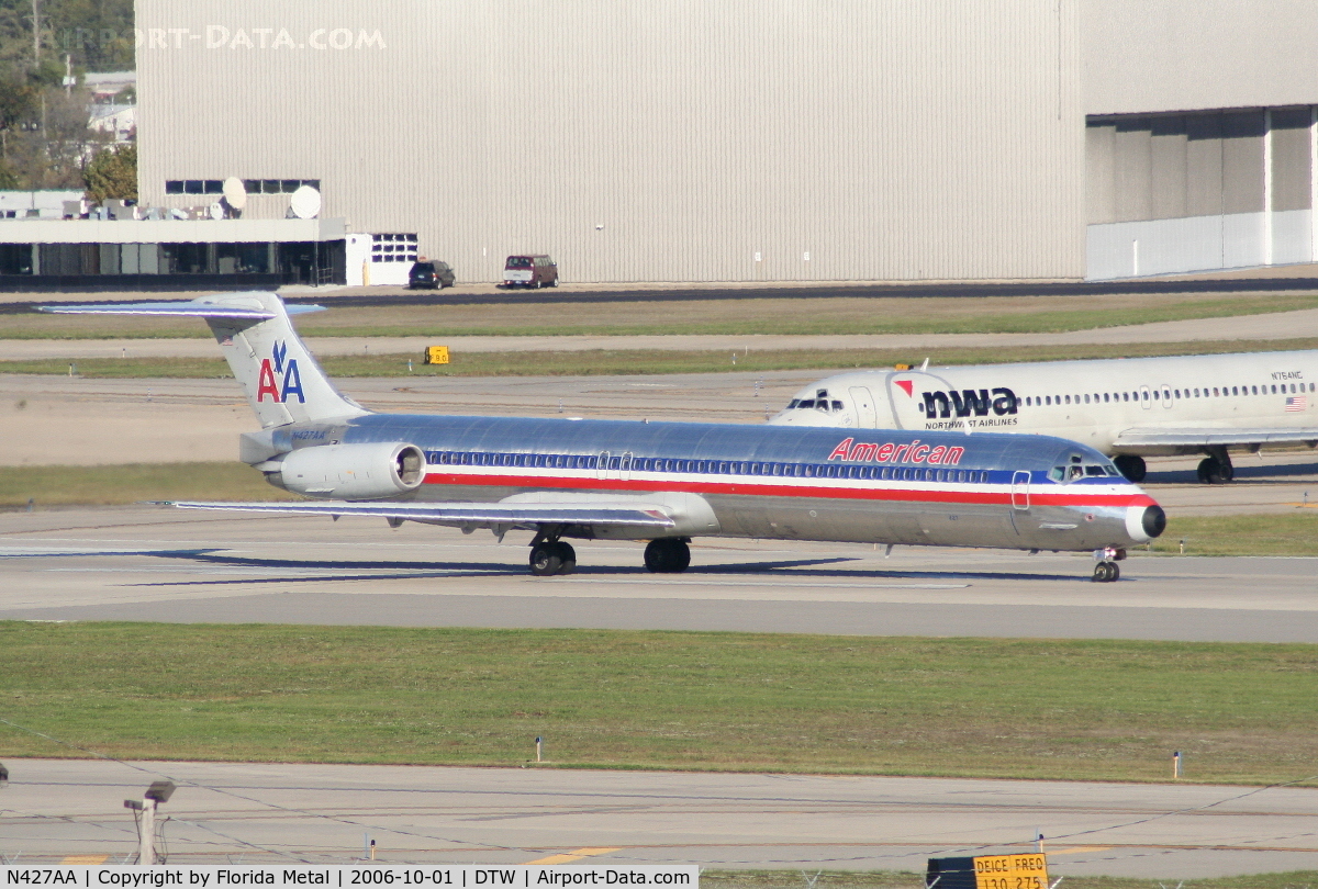 N427AA, 1986 McDonnell Douglas MD-82 (DC-9-82) C/N 49339, Silver bird leaving DTW