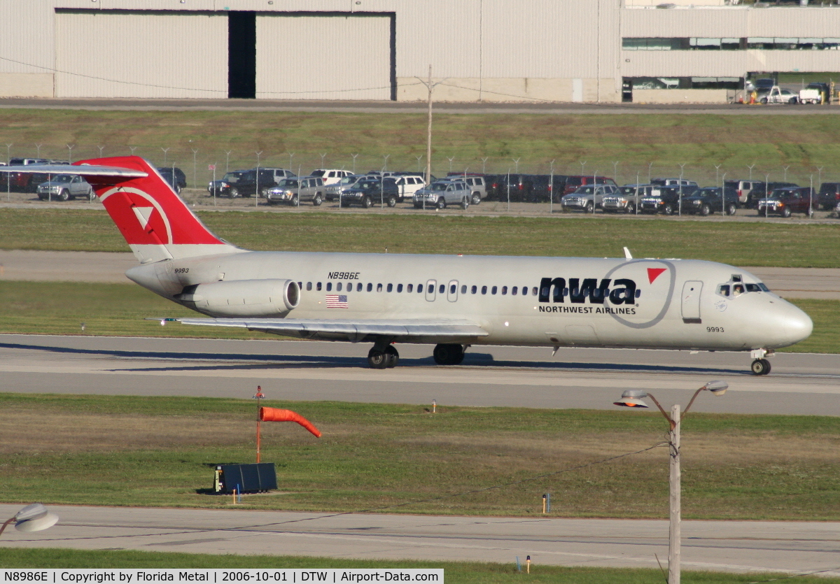 N8986E, 1969 Douglas DC-9-31 C/N 47402, New colors