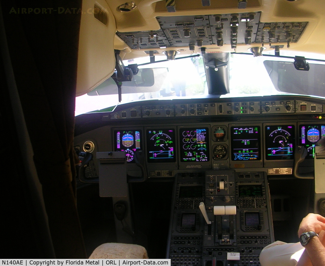 N140AE, 2004 Bombardier BD-700-1A11 Global 5000 C/N 9140, NBAA 2005