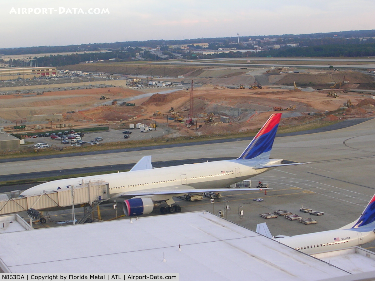 N863DA, 1999 Boeing 777-232 C/N 29735, From the roof
