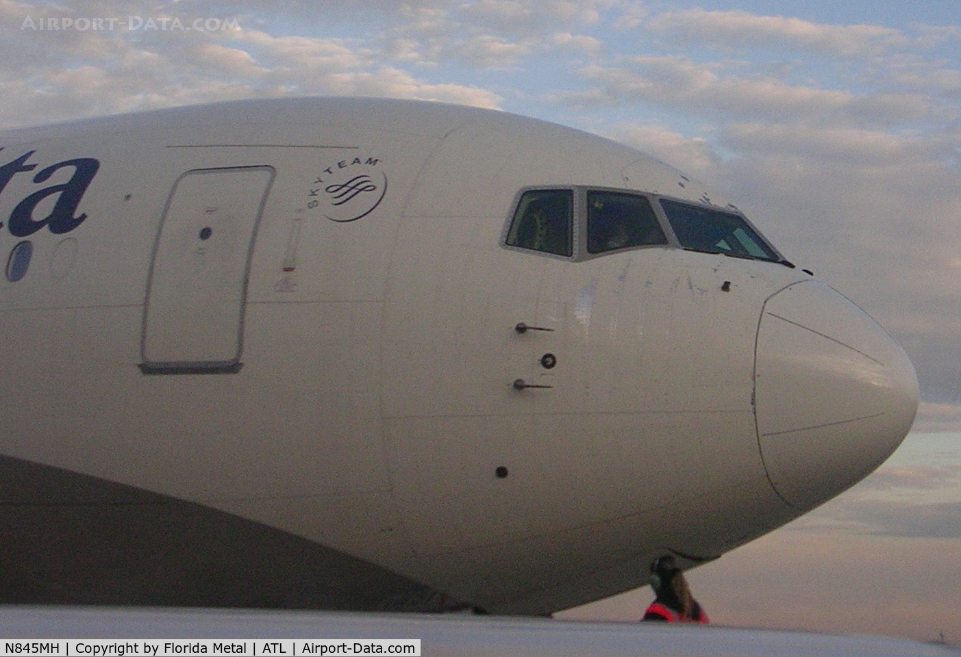 N845MH, 2002 Boeing 767-432/ER C/N 29719, under the nose