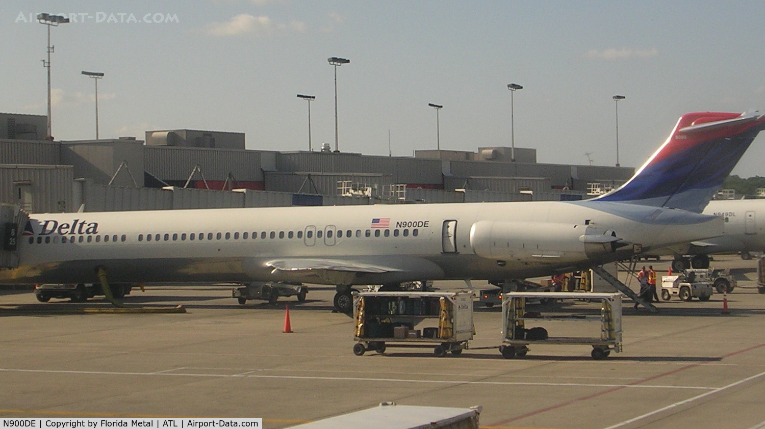 N900DE, 1992 McDonnell Douglas MD-88 C/N 53372, Next door neighbor