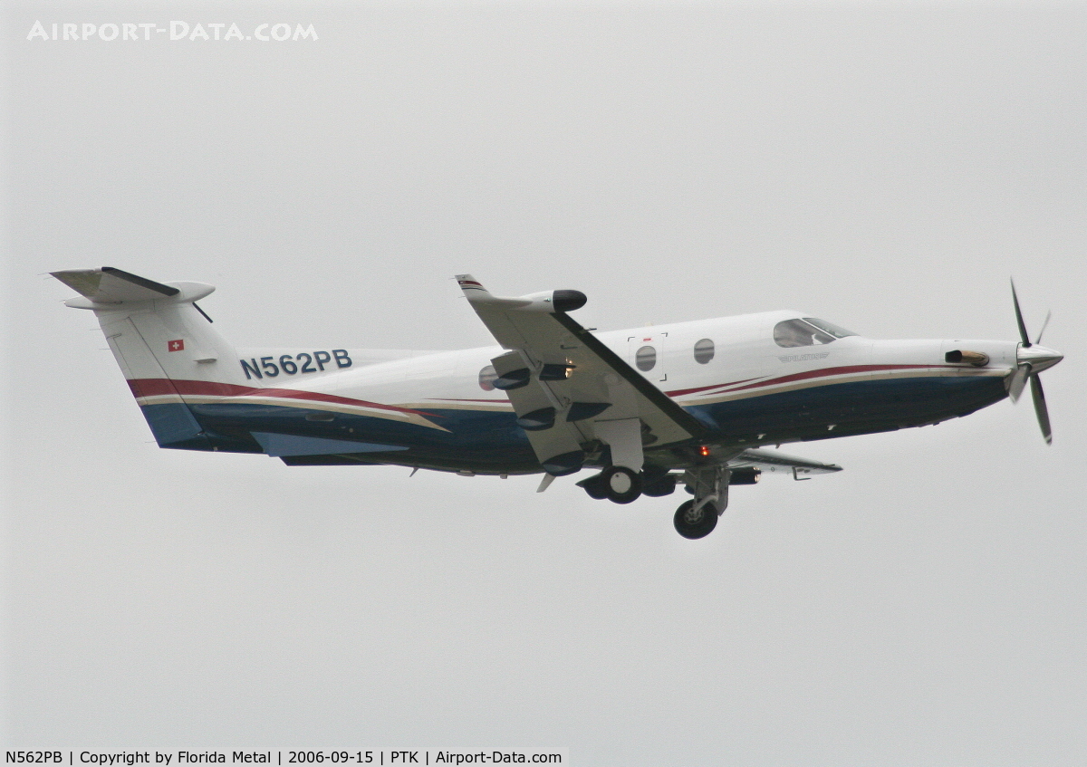 N562PB, 2004 Pilatus PC-12/45 C/N 562, take off