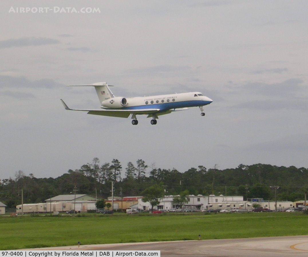 97-0400, 1997 Gulfstream Aerospace C-37A (Gulfstream V) C/N 521, Donald Rumsfeld attends the Pepsi 400 in 2005
