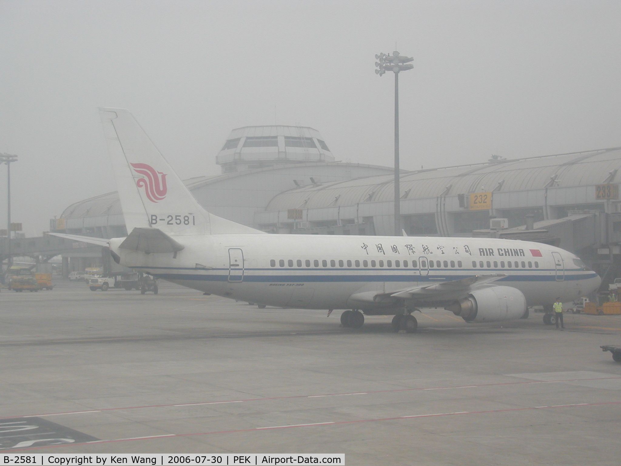 B-2581, 1992 Boeing 737-3J6 C/N 25081, A foggy day at Beijing Capital International Airport (PEK) China
