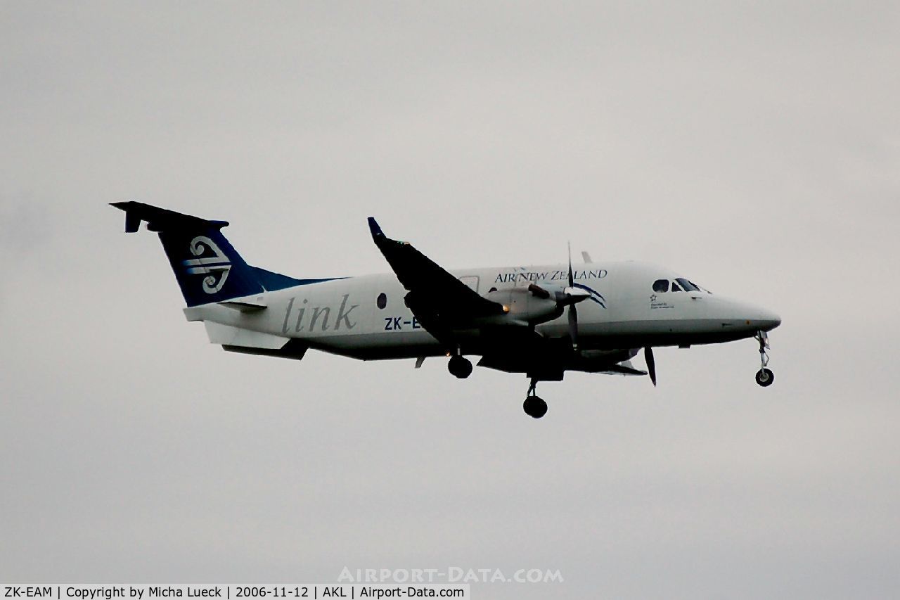 ZK-EAM, 2002 Beech 1900D C/N UE-436, On approach to Auckland
