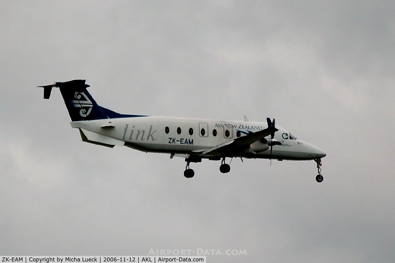 ZK-EAM, 2002 Beech 1900D C/N UE-436, Moments before touch-down