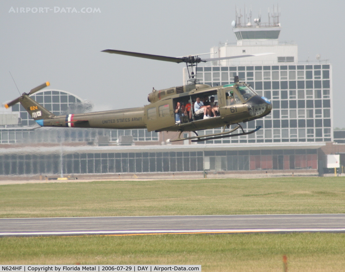 N624HF, 1966 Bell UH-1D Iroquois C/N 8819, Huey giving rides