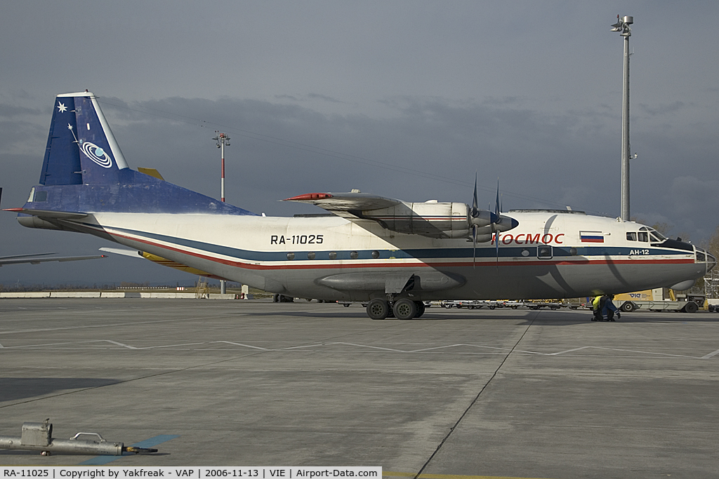 RA-11025, Antonov An-12TB C/N 6344103, Kosmos Antonov 12