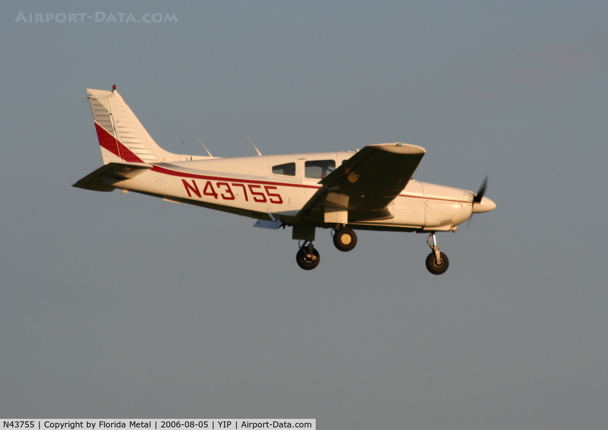 N43755, 1977 Piper PA-28-181 C/N 28-7890010, landing