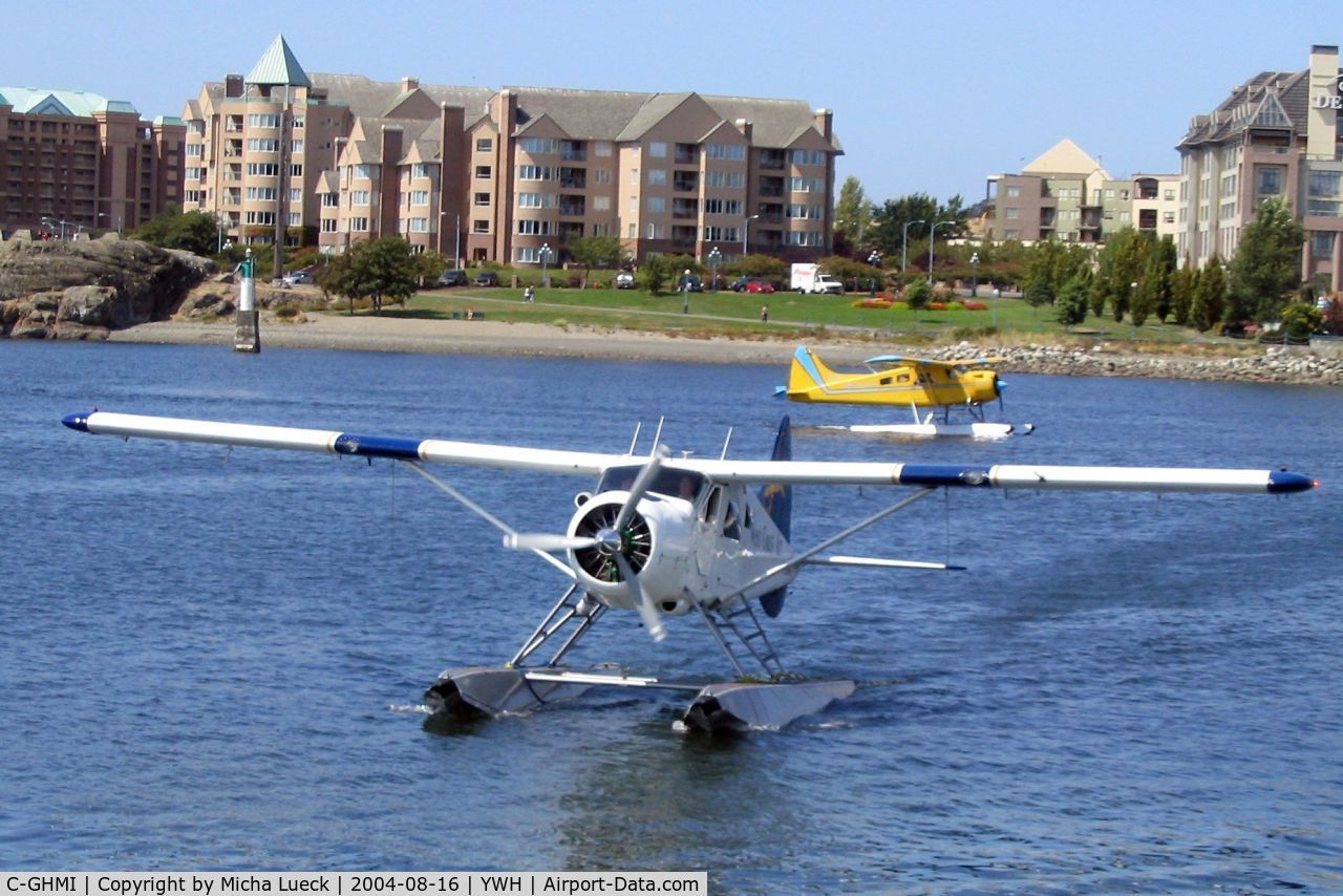 C-GHMI, 1958 De Havilland Canada DHC-2 Beaver Mk.I C/N 1215, C-GHMI is taxiing to the pier, while C-FSKZ is waiting for a position