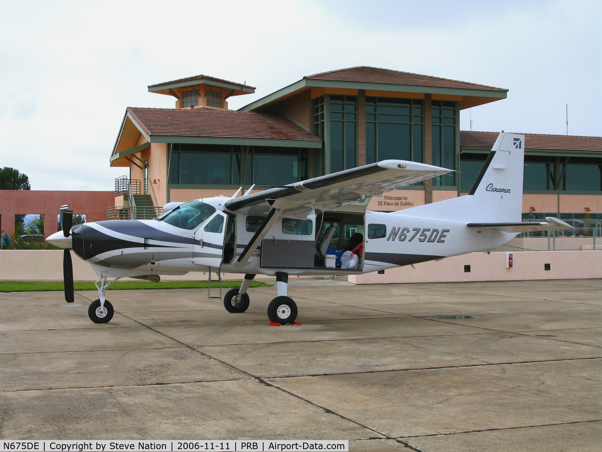 N675DE, 2003 Cessna 208 Caravan I C/N 20800366, Dewey Enterprises 2003 Cessna 208 Caravan @ Paso Robles Municipal Airport, CA