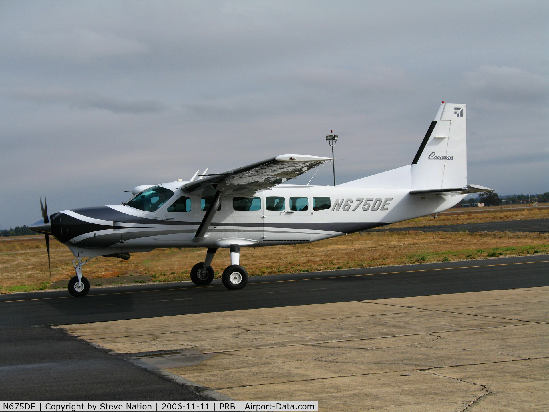 N675DE, 2003 Cessna 208 Caravan I C/N 20800366, Dewey Enterprises 2003 Cessna 208 Caravan taxying @ Paso Robles Municipal Airport, CA