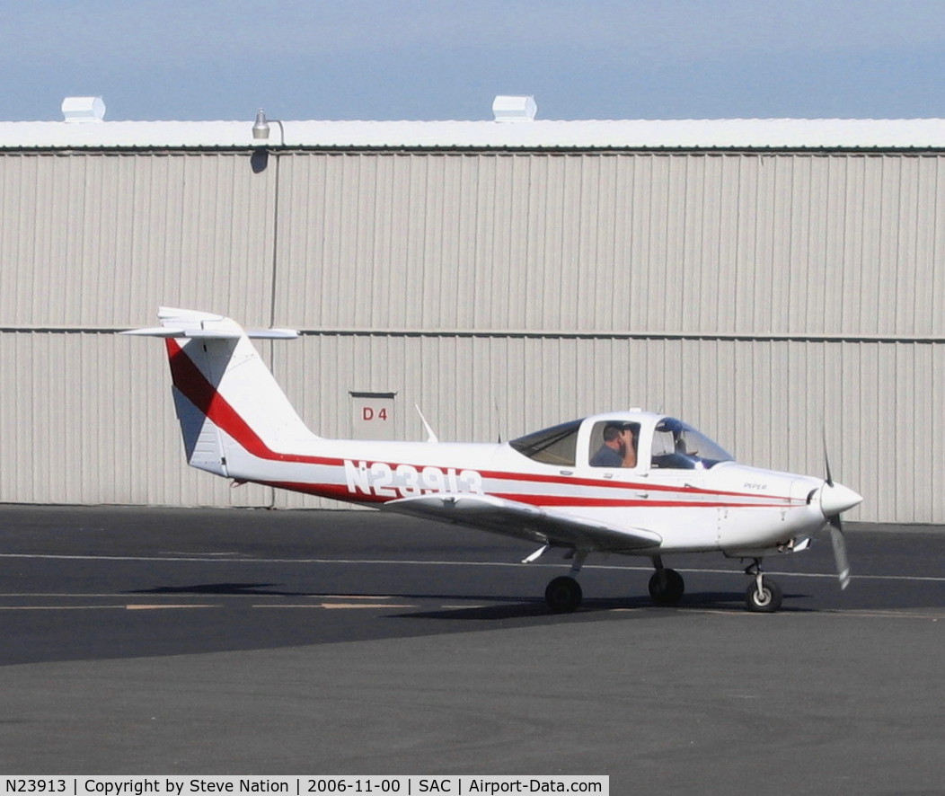 N23913, Piper PA-38-112 Tomahawk Tomahawk C/N 38-79A1064, 1979 Piper PA-38-112 taxying @ Sacramento Exec Airport, CA