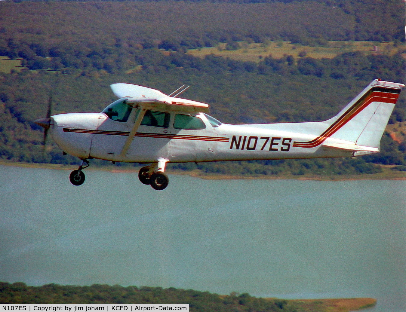 N107ES, 1976 Cessna 172M C/N 17266853, over the bryan lakes, bryan texas