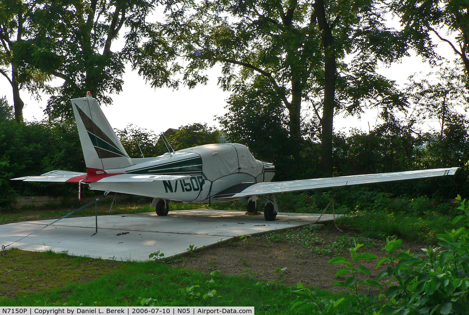 N7150P, 1960 Piper PA-24-250 Comanche C/N 24-2315, Beautifully turned out 1960 Comanche rests at home in Hackettstown.