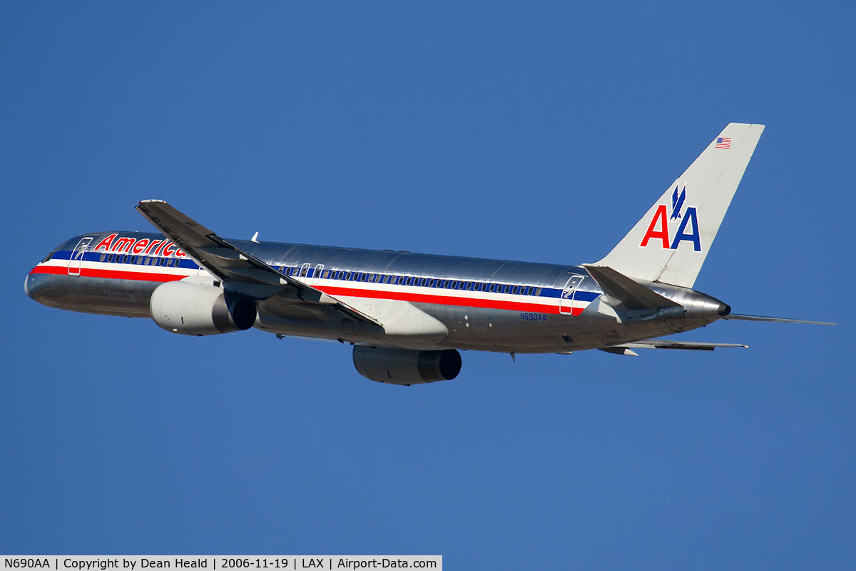 N690AA, 1993 Boeing 757-223 C/N 25696, American Airlines N690AA (FLT AAL280) climbing out from RWY 25R enroute to Miami Int'l (KMIA).