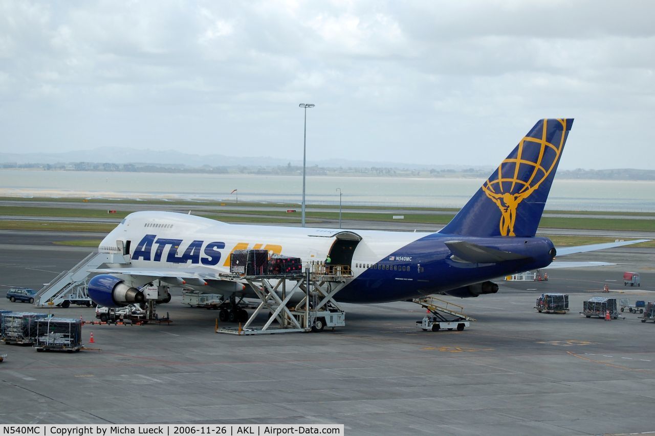 N540MC, 1980 Boeing 747-243B C/N 22508, ATLAS B 747-200F, being loaded at Auckland