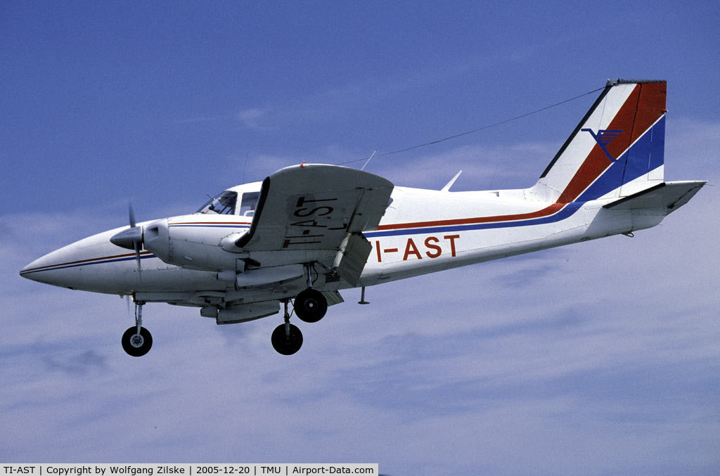 TI-AST, Piper PA-23-250 Aztec C/N 27-7554074, visitor