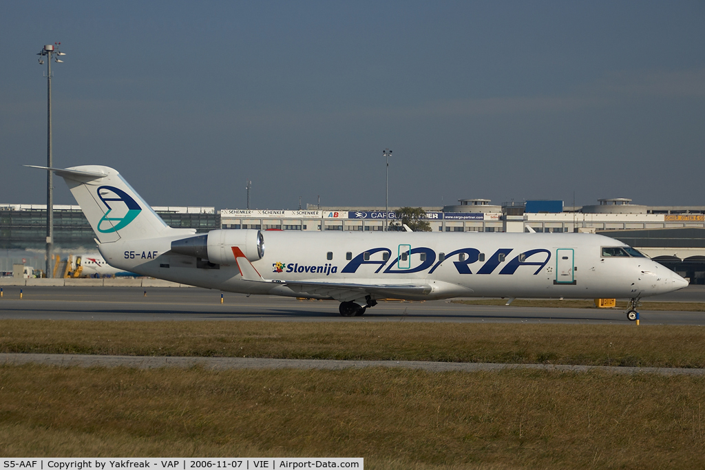 S5-AAF, 1998 Canadair CRJ-200LR (CL-600-2B19) C/N 7272, Adria Airways Regionaljet