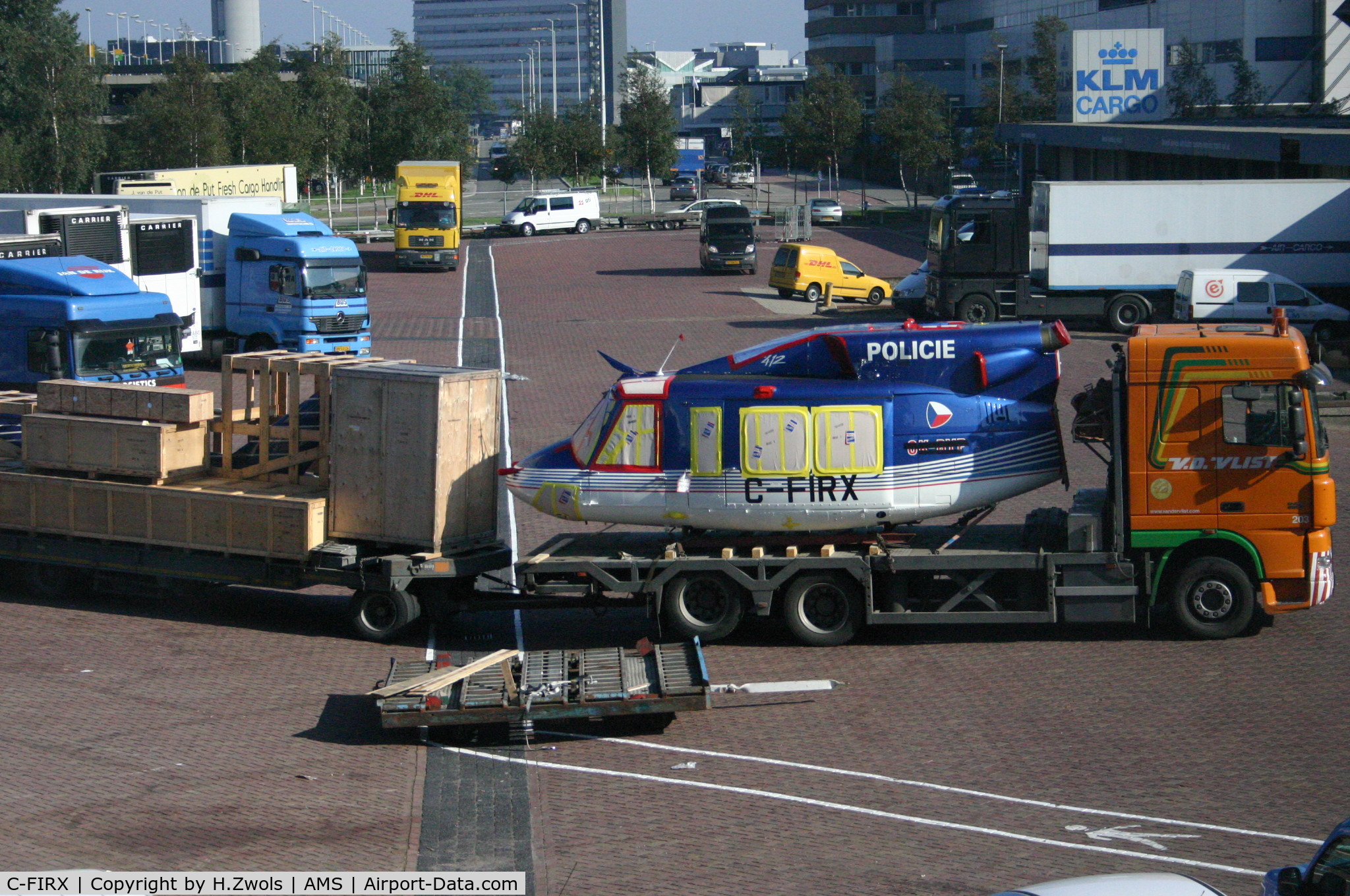 C-FIRX, 2006 Bell 412HP C/N 36409, Klaar voor transport op Schiphol airport