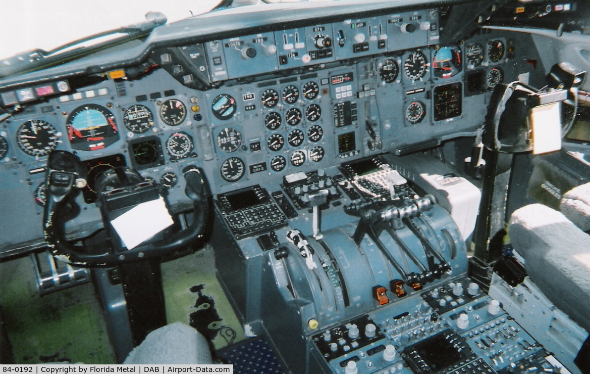 84-0192, 1984 McDonnell Douglas KC-10A Extender C/N 48231, KC-10 Tanker cockpit