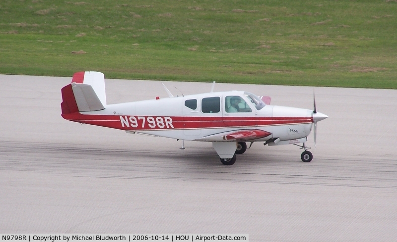 N9798R, 1960 Beech M35 Bonanza C/N D-6330, Rolls for take off on 17. Shot from the Air Terminal Museum