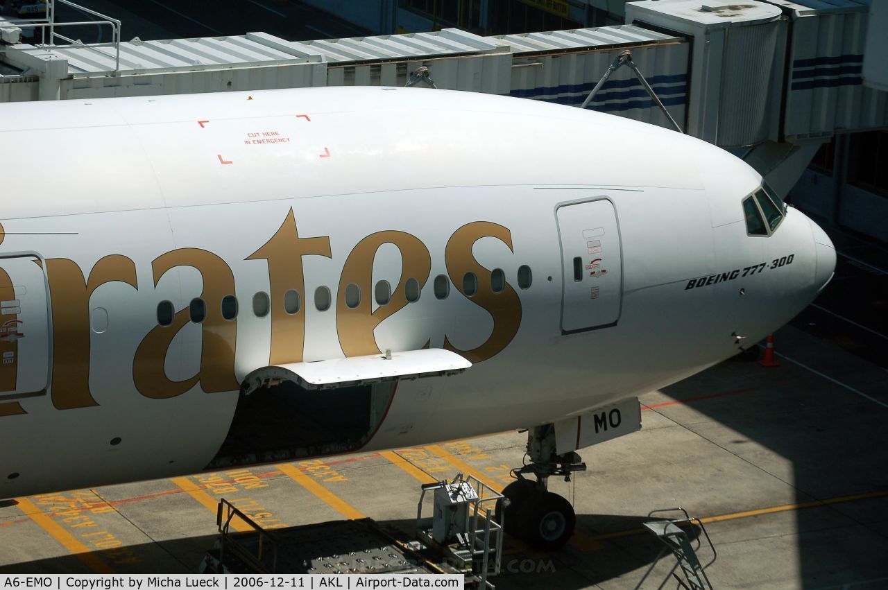A6-EMO, 2000 Boeing 777-31H C/N 28680, At Auckland
