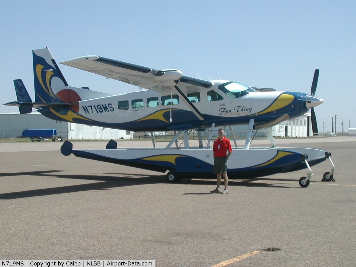 N719MS, 2006 Cessna 208 C/N 20800402, I had just fueled 