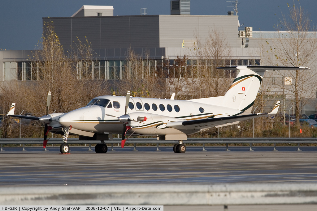 HB-GJR, 2002 Beechcraft King Air B350 C/N FL-340, Bergair Beech350