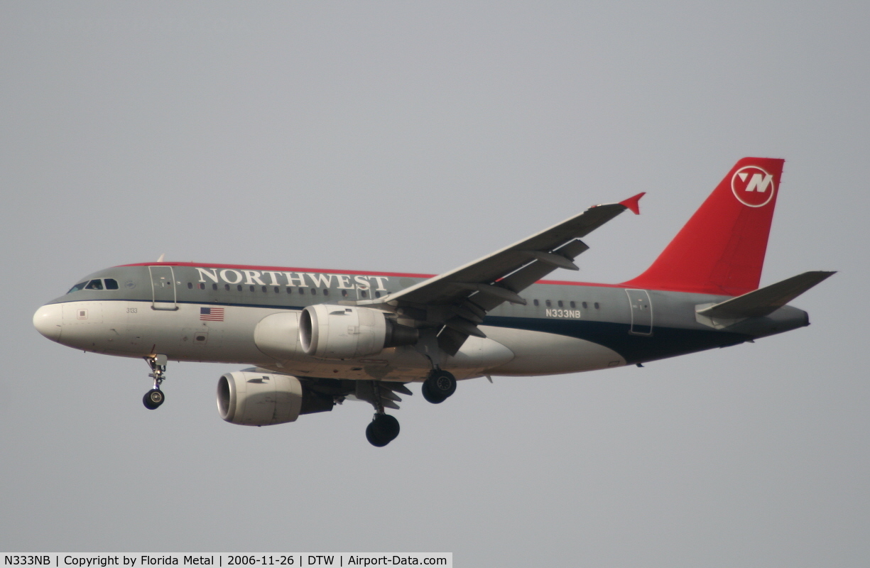 N333NB, 2001 Airbus A319-114 C/N 1582, old colors