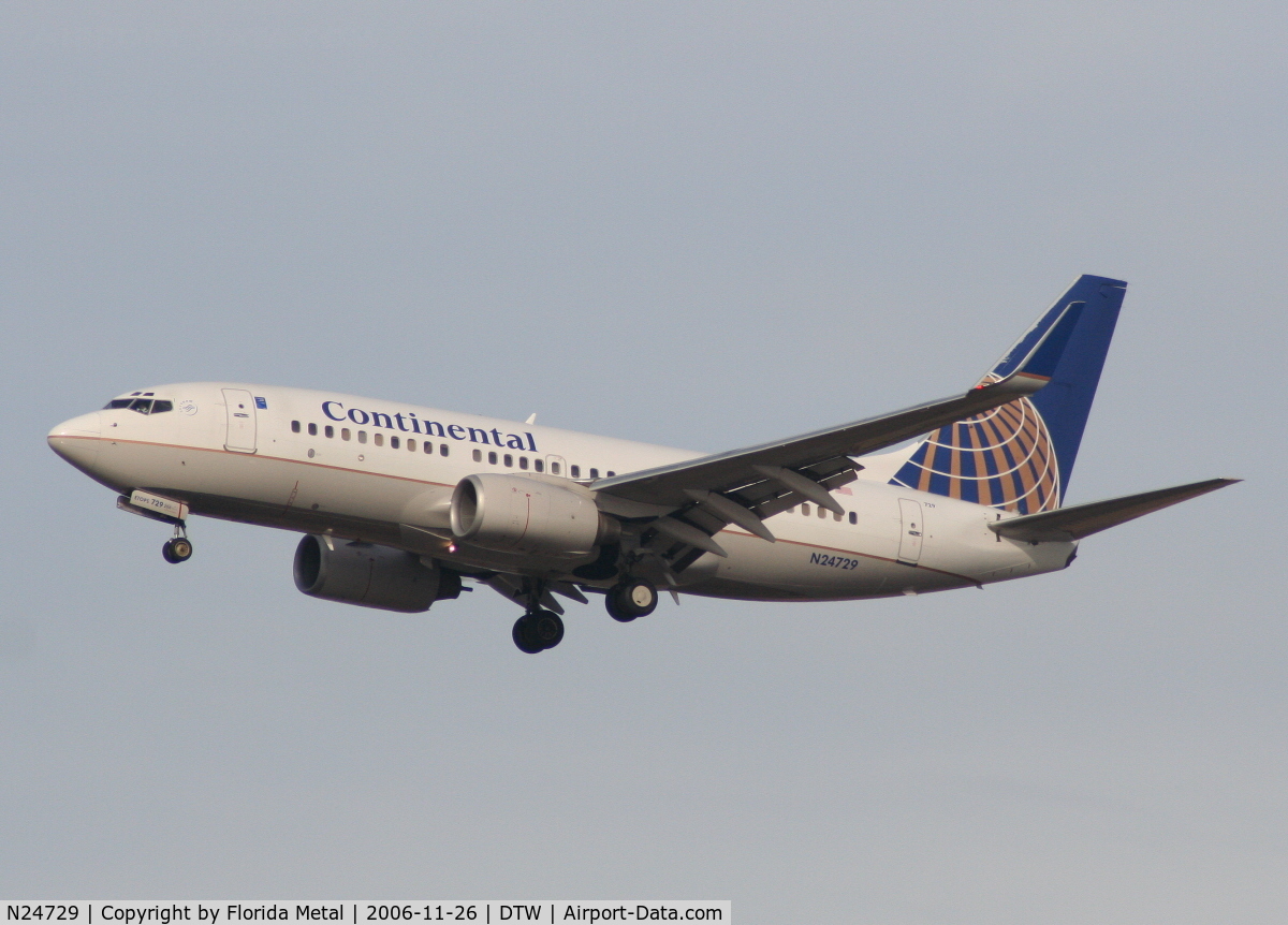 N24729, 1999 Boeing 737-724 C/N 28945, 737NG