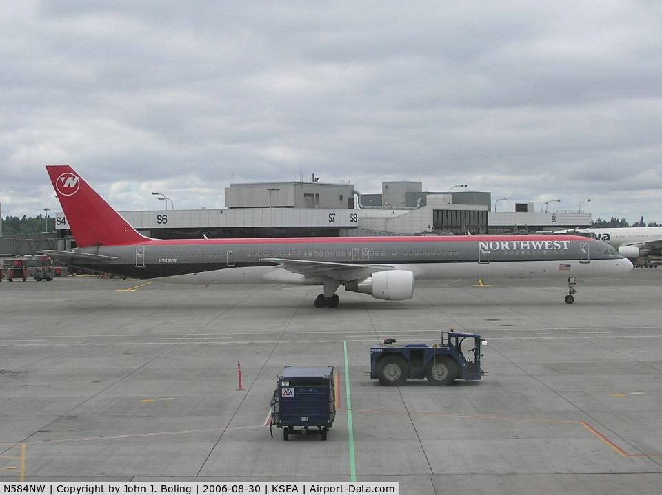 N584NW, 2002 Boeing 757-351 C/N 32984, Northwest B-757-300 arriving Seatac