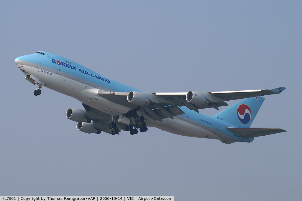 HL7601, 2004 Boeing 747-4B5F/SCD C/N 33949, Korean Air Cargo B747-400F