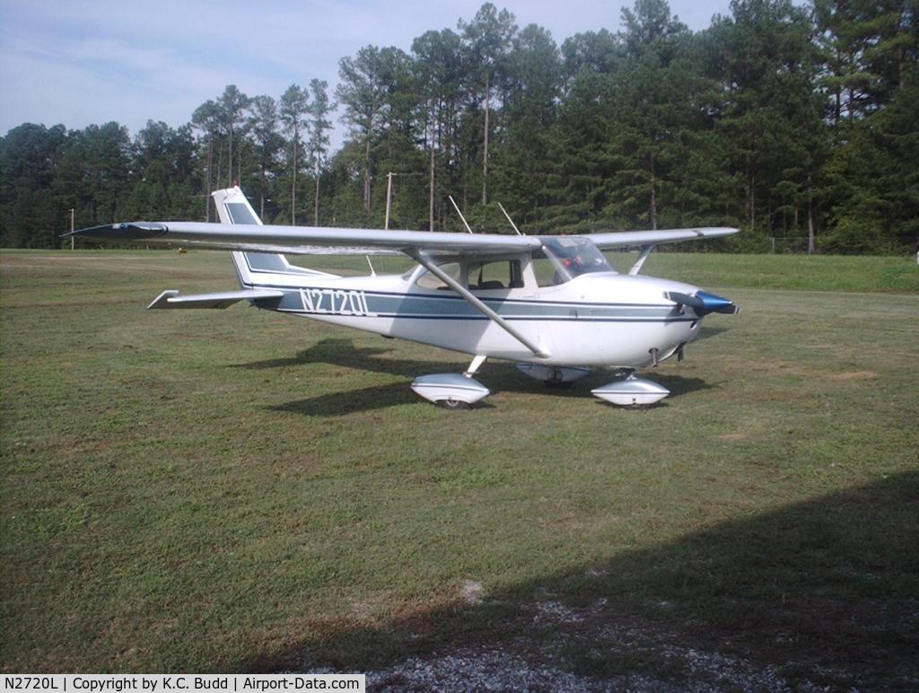 N2720L, 1967 Cessna 172H C/N 17255920, N2720L, on turf.  Taken in 2004